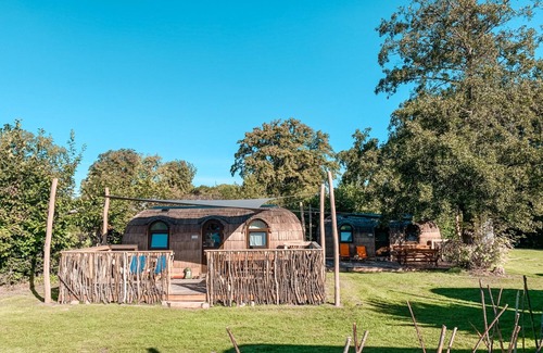 Belau Apartment | Cozy Igloo Frodo by Lake Belau with Oceanfront Relaxation