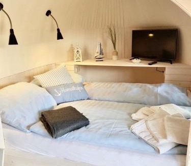 Belau Apartment | Cozy Tiny Igloo Frodo with Hot Tub & Family Amenities