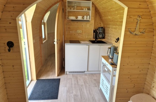 Belau Apartment | Cozy Tiny Igloo Lindström with Oceanfront Views