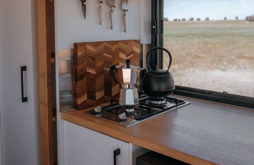 Skipton Cabin | Cozy Justyn: Lake View Retreat for Families and Friends