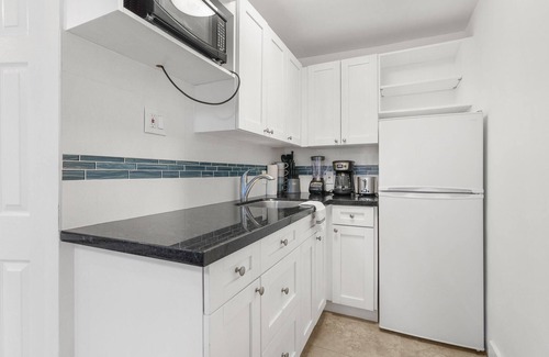 Coral Ridge Apartment | Cozy Beach Retreat with Free Heated Pool & Pet-Friendly Stay