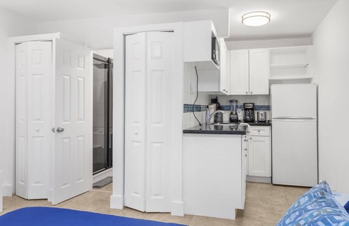 Coral Ridge Apartment | Cozy Beach Retreat with Free Heated Pool & Pet-Friendly Stay