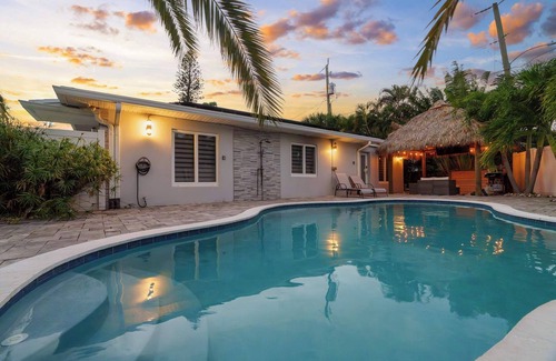 Coral Ridge Apartment | Cozy Beach Retreat with Free Heated Pool & Pet-Friendly Stay
