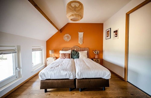 Zuid-Beijerland Hotel | Charming Tiny Parks Escape with Family-Friendly Amenities