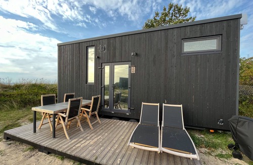 Kegnæshøj Cabin | Idyllic Oceanfront Escape at Tiny Seaside Kegnæs #05
