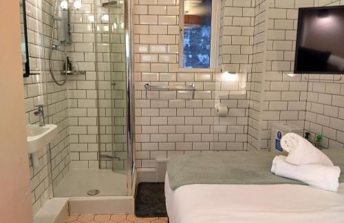 St Luke's Apartment | Tiny Space Central London Zone 1