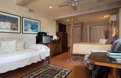 Clarksville Apartment | Elegant Tiny Tasteful 1 - Downtown, Rated 9.3 by Guests