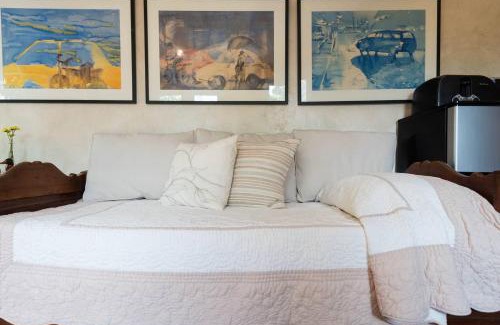 Clarksville Apartment | Elegant Tiny Tasteful 1 - Downtown, Rated 9.3 by Guests