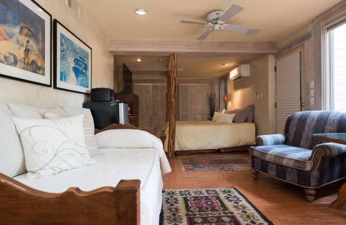 Clarksville Apartment | Elegant Tiny Tasteful 1 - Downtown, Rated 9.3 by Guests