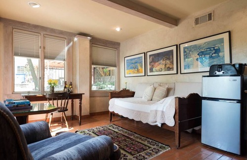 Clarksville Apartment | Charming Ocean View Retreat with Spa & Breakfast Included