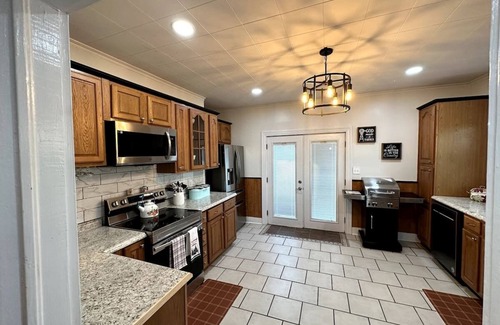 Etowah House | Highly Rated Tiny Town Oasis with Spa and Family Amenities