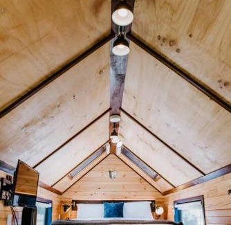Frog Rock House | Unique Stay at Tiny Truck - Discover Ithaca's Hidden Gem