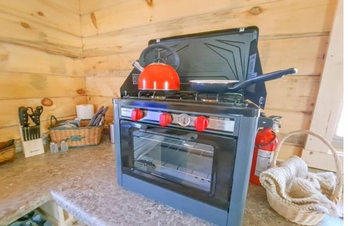 Hovland Cabin | Cozy Tiny Tuloon Off-Grid Log Cabin with Breakfast Included