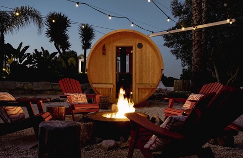 Colinas Verdes Villa | Discover Tiny Whale Lodge: Ideal Retreat for Group Getaways