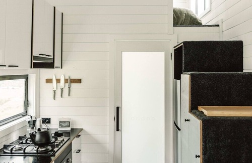 Mount George Cabin | Discover Tiny Zoe: Family-Friendly Stay with Pet Amenities