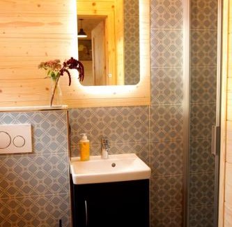 Mehring Apartment | Family-Friendly Tinyhaus Birne with High Guest Ratings