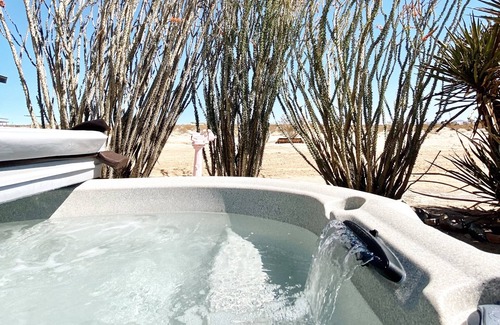 Twentynine Palms House | Relaxing TinyHomeRetreat with Hot Tub & Scenic Views