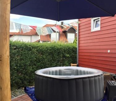 Pettstadt House | Cozy Tinyhouse Bamberg: Pet-Friendly with Hot Tub & Breakfast