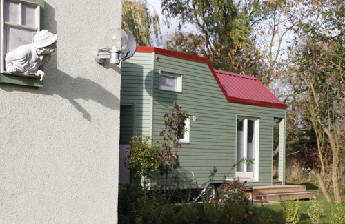 Kritzmow Apartment | Idyllic Tinyhouse Retreat Near Rostock with Breakfast & Kitchen