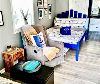 Monticello House | TinyLakeview Cottage