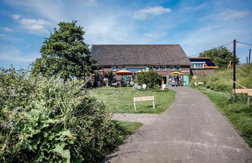 Zuid-Beijerland Hotel | Relax at TinyParks Cast Away: Pet-Friendly Retreat with Spa