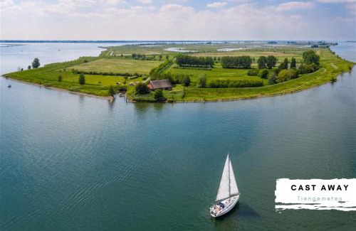 Zuid-Beijerland Hotel | Relax at TinyParks Cast Away: Pet-Friendly Retreat with Spa