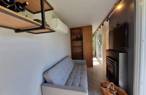 Garibaldi Villa | Guest Rated: 9.8 at TinyWine House with Hot Tub Access