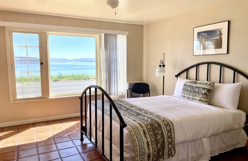 Lee Vining Cabin | Discover Tioga Lodge At Mono Lake: Family-Friendly Retreat