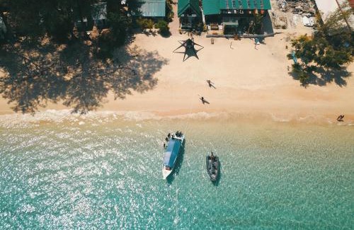 Tekek Bed & Breakfast | Oceanfront Bliss at Tioman Cabana Bed & Breakfast