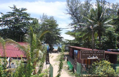 Tekek Bed & Breakfast | Oceanfront Bliss at Tioman Cabana Bed & Breakfast