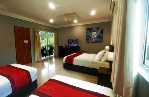 Tioman Island Hotel | Discover Tioman Dive Resort: Family-Friendly with Pool & Breakfast