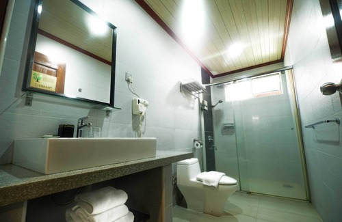 Tioman Island Hotel | Discover Tioman Dive Resort: Family-Friendly with Pool & Breakfast
