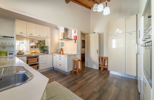 Abris House | Exclusive Private Vacation Home with Ocean View Amenities