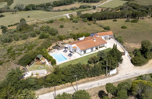 Abris House | Exclusive Private Vacation Home with Ocean View Amenities