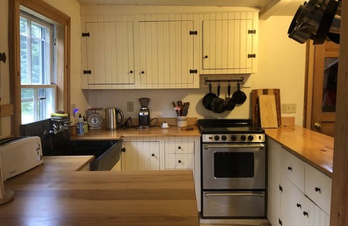Vinalhaven House | Idyllic Tip Toe Cottage with Ocean View Over Crockett's Cove