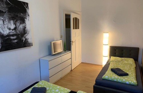 Stotteritz Apartment | Budget-Friendly TIP TOP with Breakfast & Family Amenities