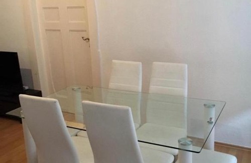 Stotteritz Apartment | Budget-Friendly TIP TOP with Breakfast & Family Amenities