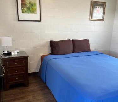 Lihue Hotel | Convenient Stay at Tip Top Motel with Family-Friendly Dining