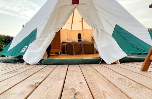 Belau Apartment | Unforgettable Tipi Apaches at Lake Belau with Ocean Views