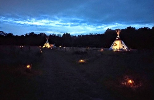 Lewisburg Cabin | Experience Tipi Creek Glamping with Hot Tub & Ocean View