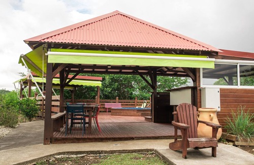 Saint-Louis Cabin | Budget-Friendly Tipi Fwomajé 1 with Pool and Breakfast
