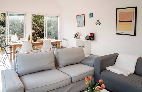 Plovan House | Tipoz'Immo - house with private pool - bed linen included - enclosed ground