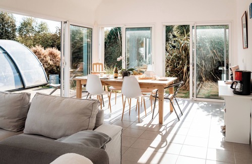 Plovan House | Tipoz'Immo - house with private pool - bed linen included - enclosed ground