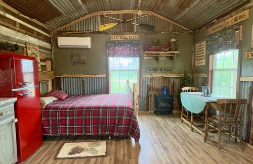 Voca Cabin | Unique Cabin Getaway at Tippy Canoe near Castell
