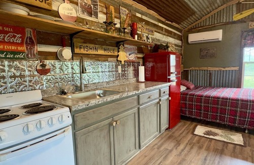 Voca Cabin | Unique Cabin Getaway at Tippy Canoe near Castell