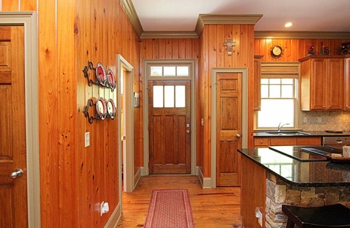 Big Canoe House | Cozy Tippy Canoe Lodge: Relax by the Fireplace & Play Games