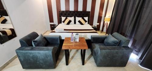 DLF Phase 5 House | Affordable Family-Friendly Stay at TIPSYY INN 007