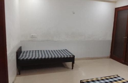 DLF Phase 3 House | Budget-Friendly Stay at TIPSYY INN with Breakfast & Pets