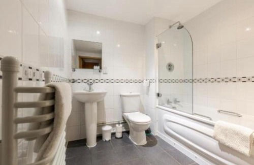 Tipton Apartment | Family-Friendly Tipton 2 Bed Apartment with Great Reviews