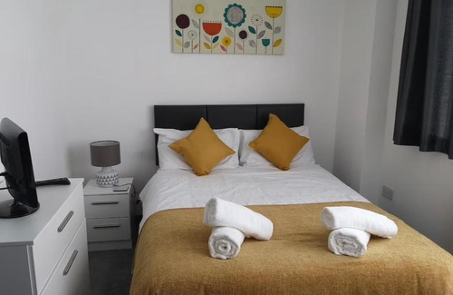 Tipton Apartment | Family-Friendly Tipton 2 Bed Apartment with Great Reviews
